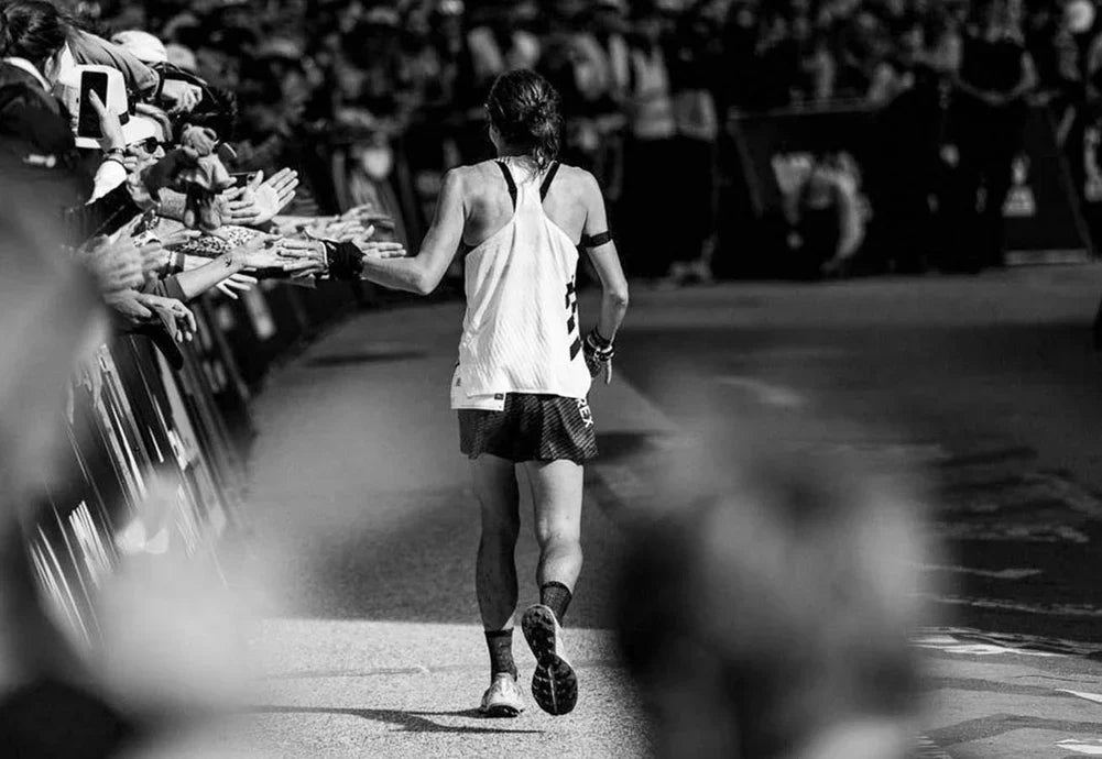 Ruth Croft gana la UTMB 2025 con el apoyo de Neversecond
